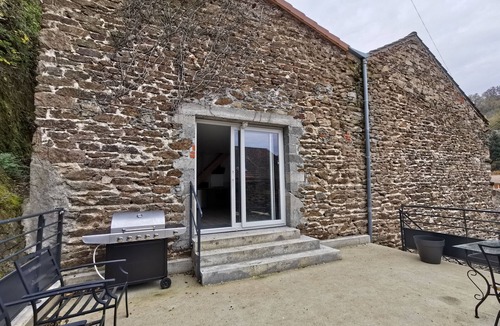 Auzon Cottage | Gîte near Clermont, comfort and charm
