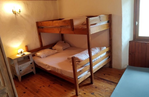 Entraunes Apartment | Gîte NORYEMA, 3 pers, (+1bb), T1 30m2, portes du Mercantour, quiet, disconnected