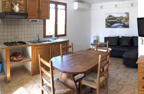 Joyeuse Cottage | Gîte Olivier 1 – Holiday Cottage in Village Setting