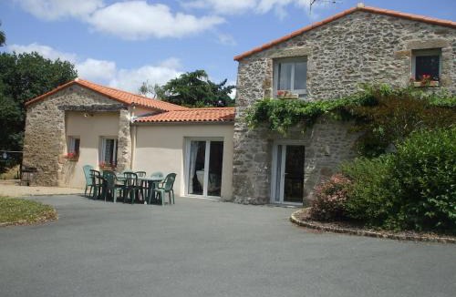 Les Herbiers House | Gîte PMR 8 personnes, piscine, 15 min Puy duFou