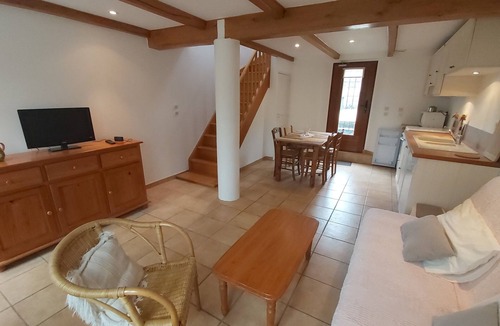 Calorguen Cottage | Gîte-Pointe du Chevet-Garden view-Ensuite with Bath