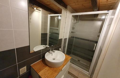 Les Champs-Geraux House | Gîte Pomme - Les Gîtes de la Lohuas