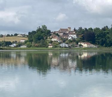 Hastingues Apartment | gîte porte de la bastide