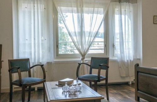 Thillombois House | Gîte pour 12 face au château de Thillombois avec jardin, cheminée et équipements PMR - FR-1-585-38