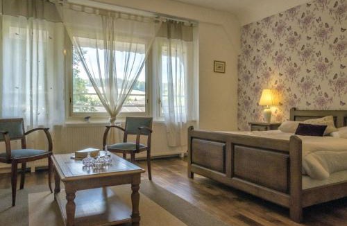 Thillombois House | Gîte pour 12 face au château de Thillombois avec jardin, cheminée et équipements PMR - FR-1-585-38