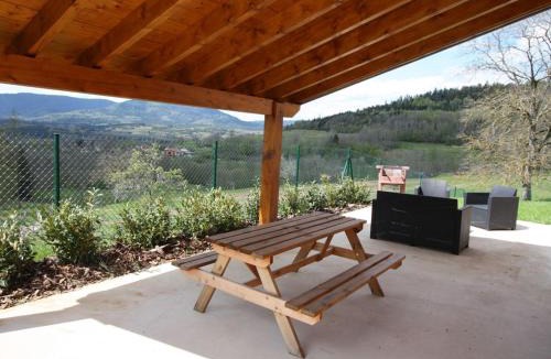 Combrimont House | Gîte pour 4 avec terrasse couverte, parking privé et animaux acceptés - FR-1-589-367