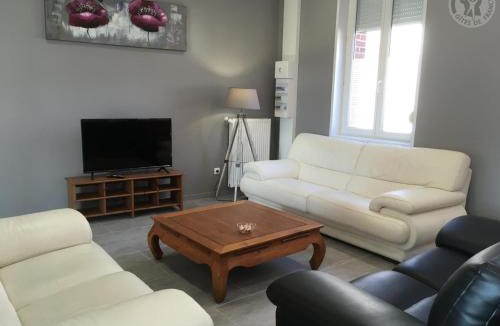 Aniche House | Gîte pour 8 à Aniche, jardin privatif, parking, Wi-Fi - FR-1-510-156