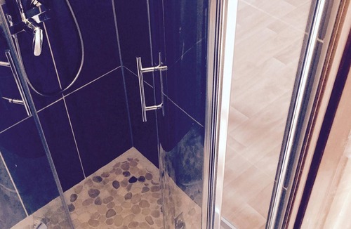 Bernieres-sur-Mer Cottage | Gîte-Private Bathroom-LIBERTY