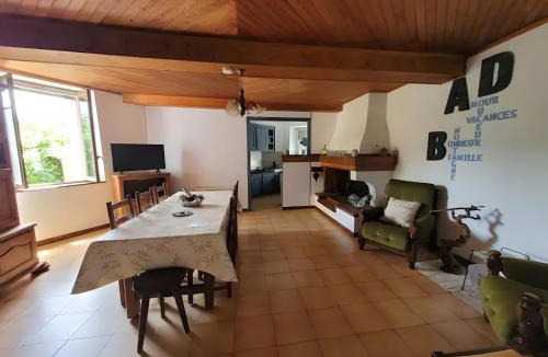 Puivert House | Gîte Puivertain, grande maison familiale à 2 minutes à pied du lac de Puivert