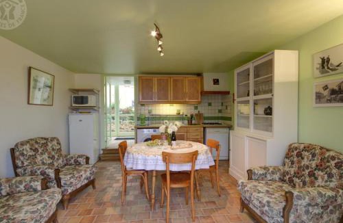 Montagny House | Gîte rénové à Montagny, terrasse, parking - FR-1-496-201