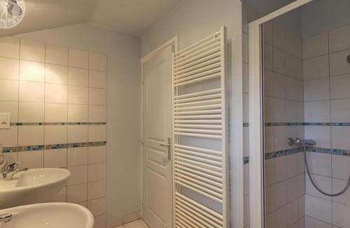 Montagny House | Gîte rénové à Montagny, terrasse, parking - FR-1-496-201