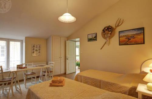 Montagny House | Gîte rénové à Montagny, terrasse, parking - FR-1-496-201