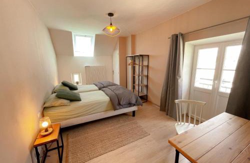 Courcay House | Gîte rénové avec billard, baby-foot, jardin clos, recharge VE, proche châteaux de la Loire - FR-1-381-575