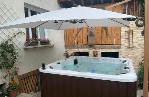 Theys House | GÎTE REDROOSTER HOME - 160m2, 4 ch, 2 sdb, fibre, parking, sauna, bain à remous