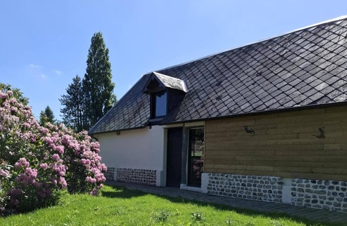La Frenaye House | Gîte Ressources: Jacuzzi, Private Terrace & Garden