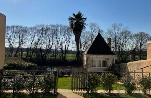 Sable-sur-Sarthe House | Gîte restauré 6 pers. au bord de la rivière, proche centre, parking et wifi - FR-1-410-380