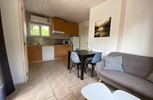 Joyeuse Cottage | Gîte Romarin 2 – Village de Gîtes with Pools, Tennis & Panoramic Views
