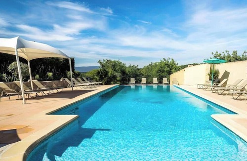 Joyeuse Cottage | Gîte Romarin 2 – Village de Gîtes with Pools, Tennis & Panoramic Views