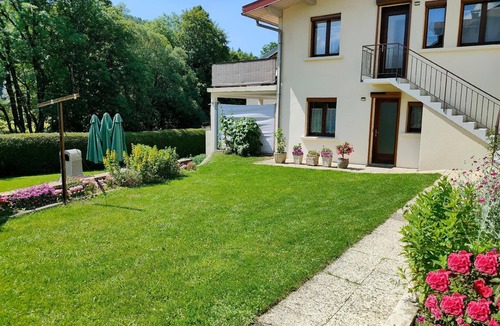 Foncine-le-Haut Apartment | Gîte Rosier Montagnes Jura with Spa Sauna river