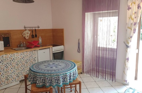 Lasalle Apartment | Gîte Rural Avec Terrasse et Piscine Près de la Rivière