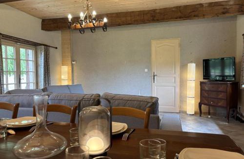 Sanssat House | Gîte rustique, animaux & clim - 12 pers.