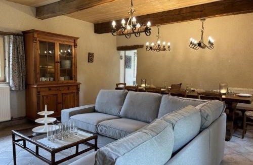 Sanssat House | Gîte rustique, animaux & clim - 12 pers.