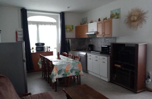 Murat-sur-Vebre Apartment | Gîte Saint-Jacques