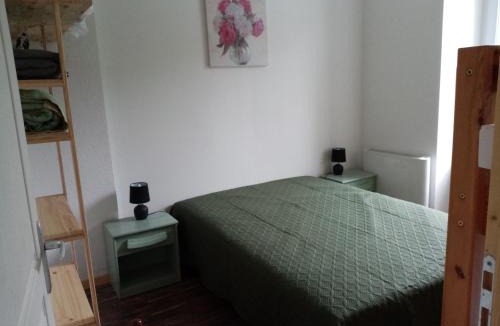 Murat-sur-Vebre Apartment | Gîte Saint-Jacques