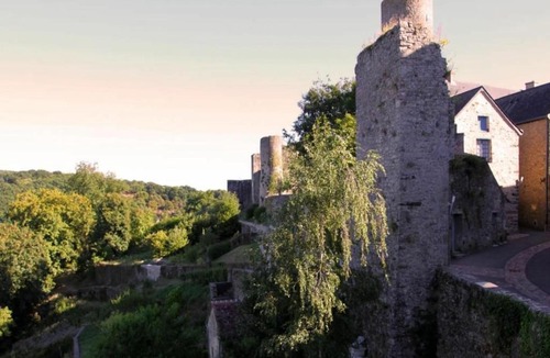 Chammes House | Gîte Sainte-Suzanne-et-Chammes, 2 pièces, 2 personnes - FR-1-600-116