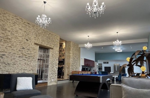 Ballon-Saint-Mars House | Gîte sleeps 26 (Ancienne Ecole)