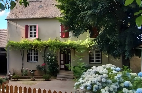 Castelmary House | Gîte “Sous Les Deux Arbres”: Mountain View, Private Pool & Wi-Fi