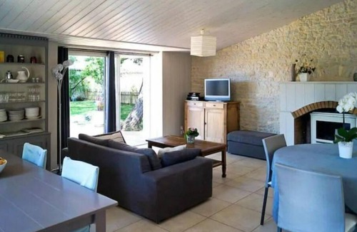 Marsilly House | Gîte "sous les Pins" - 9 Pers