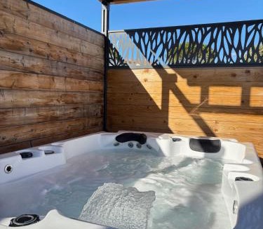 Villemoustaussou House | Gîte & Spa Le Villemachois - 4 étoiles - Jacuzzi couvert - Calme et Indépendant - Clim - Parking - 5 min Carcassonne