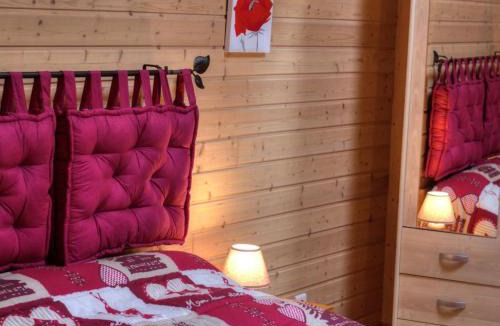 Saint-Romain-d'Urfe House | Gîte spacieux au cœur de la nature avec cheminée et activités extérieures - FR-1-496-36