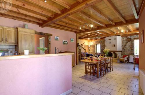 Saint-Romain-d'Urfe House | Gîte spacieux au cœur de la nature avec cheminée et activités extérieures - FR-1-496-36