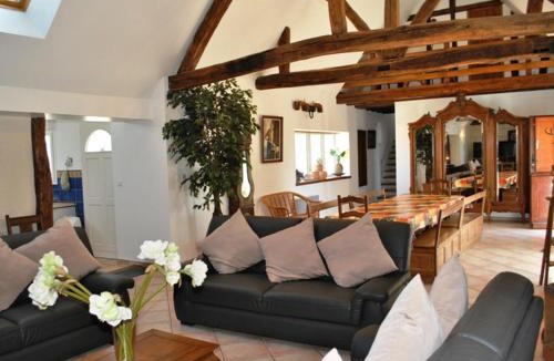 Azay-sur-Cher House | Gîte spacieux proche Tours, idéal pour familles - FR-1-381-359