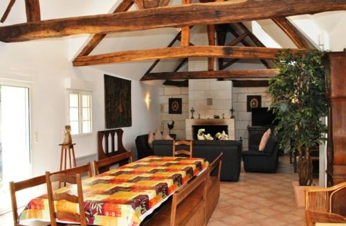 Azay-sur-Cher House | Gîte spacieux proche Tours, idéal pour familles - FR-1-381-359