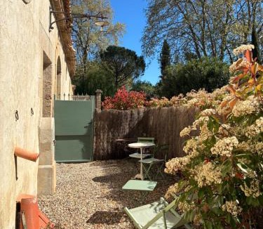 Salleles-d'Aude Apartment | Gîte Superbe L'Ecurie XIXème