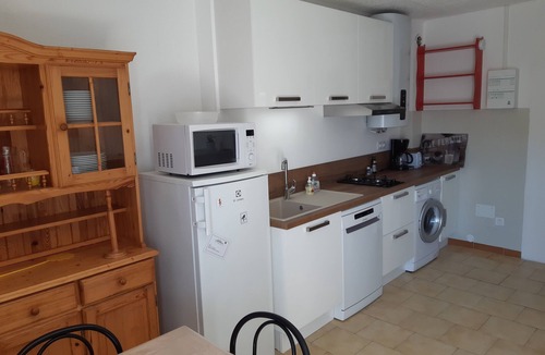 Pont-Saint-Esprit Apartment | Gîte TERRE chez LES 3 HIRONDELLES in Provence