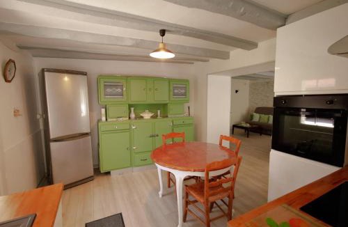 Descartes House | Gîte tout inclus au cœur de Descartes, idéal pour familles, proche sites touristiques, confort assuré - FR-1-381-586