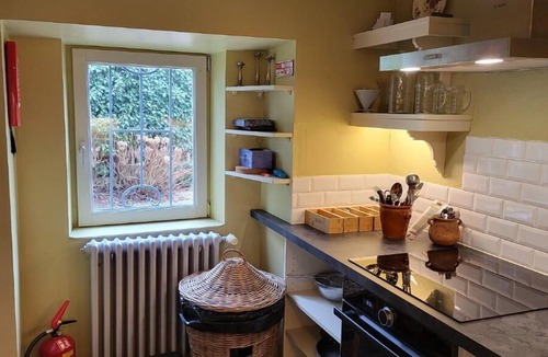 Saint-Julien-de-Civry Cottage | Gîte-Traditional-Ensuite