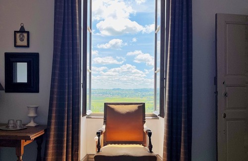 Saint-Julien-de-Civry Cottage | Gîte-Traditional-Ensuite