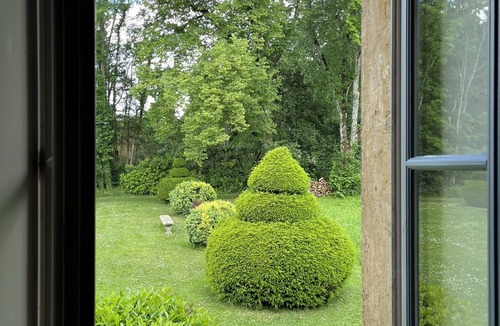 Saint-Julien-de-Civry Cottage | Gîte-Traditional-Ensuite