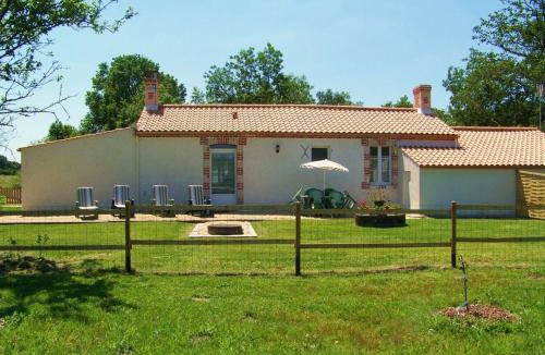 La Garnache House | Gîte traditionnel rénové avec jardin clos et Wi-Fi, 3 chambres, proche de La Garnache, Vendée. - FR-1-426-195