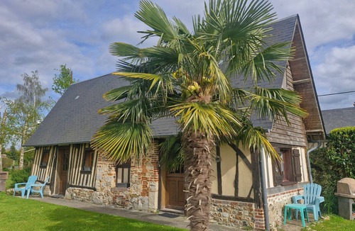 Fatouville-Grestain House | Gîte Vanille for 2–3 Guests, Near Honfleur with Pool