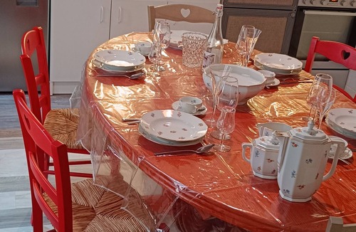 Le Puy-Notre-Dame Apartment | Gîte VERRE CHEZ NOUS - LE PUY NOTRE DAME