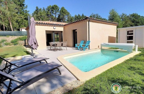 Salavas Villa | Gîte Villa Castanéa