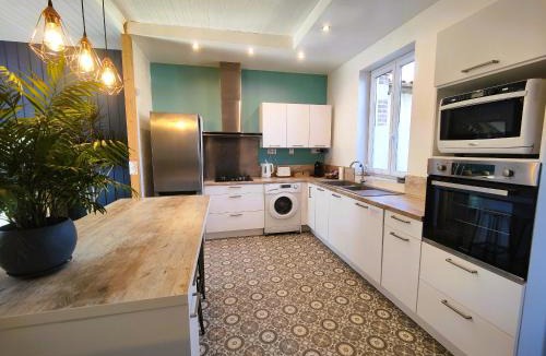 Cazeres House | Gîte Villa Garona 6 pers avec billard proche Pyrénées