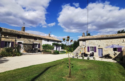 Rom House | Gîtes de la Roche Élie - "Chez Léonie