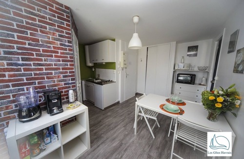 Anatole France Danton Apartment | Gîtes Havrais - Gîte Tellier - Old Center - Apartment with garden